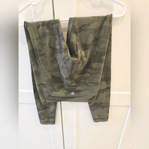 Lululemon align Pant green camo, 28 inch, size 4